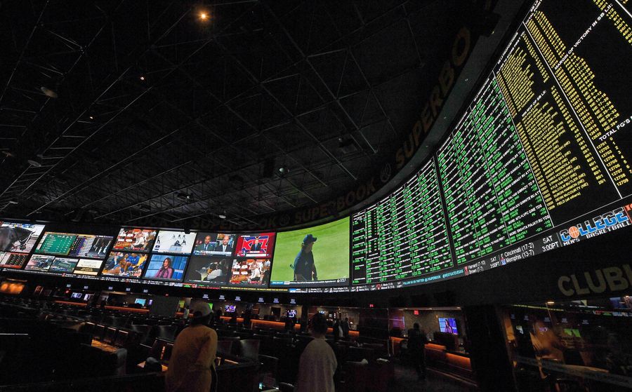 Deadspin’s NFL gambling guide/futures bets to make for 2022 season